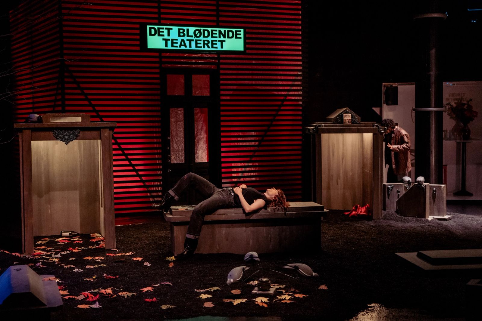 Døde Menn og Tørste Kvinner - Bilde 1